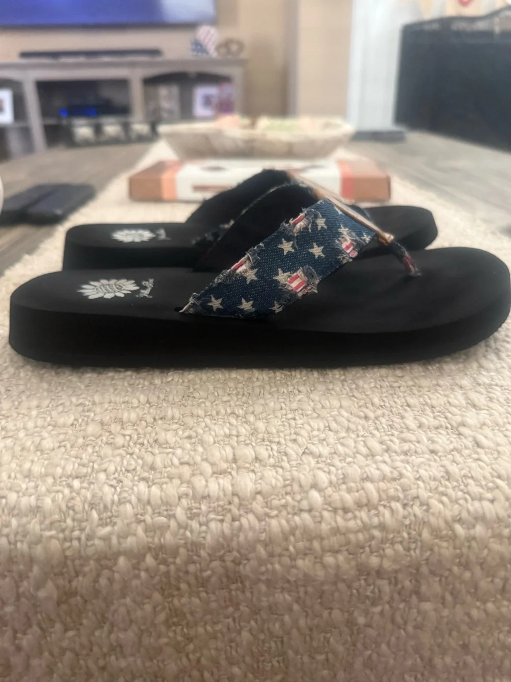 Yellow Box Navy Star & Flag Print Flip Flops with Tan Trim. Size 8. - Picture 7 of 9